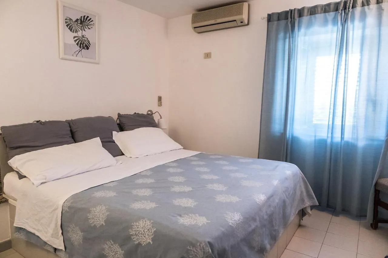 Hotel Villino Gallodoro タオルミーナ 2*,  イタリア