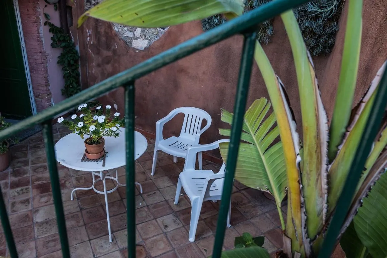 Hotel Villino Gallodoro タオルミーナ イタリア